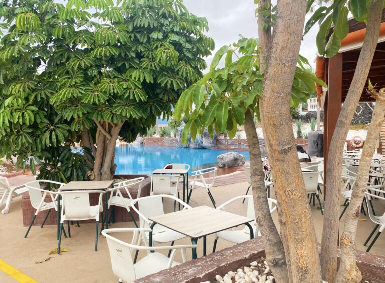 Tenerife apartan pool-bár